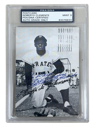 Signed Roberto Clemente Postcard. Roberto Clemente.